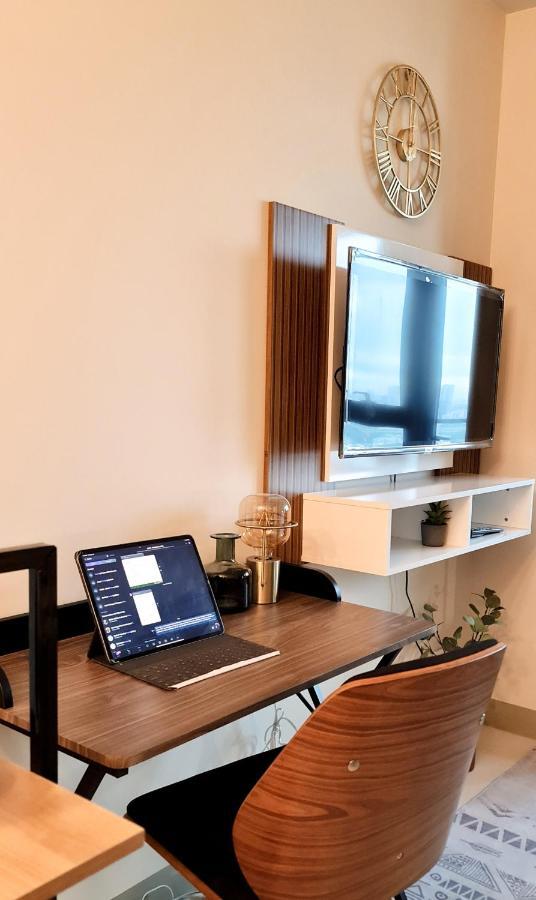 Luxe Bonifacio Global City Taguig Uptown Condo Hotel 1 Bedroom Suite ภายนอก รูปภาพ