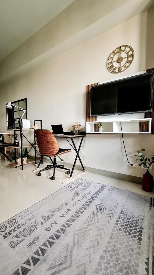 Luxe Bonifacio Global City Taguig Uptown Condo Hotel 1 Bedroom Suite ภายนอก รูปภาพ