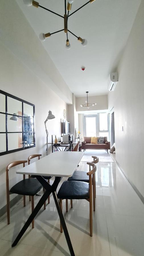 Luxe Bonifacio Global City Taguig Uptown Condo Hotel 1 Bedroom Suite ภายนอก รูปภาพ