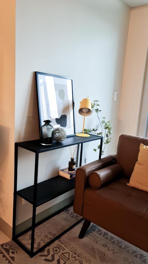Luxe Bonifacio Global City Taguig Uptown Condo Hotel 1 Bedroom Suite ภายนอก รูปภาพ