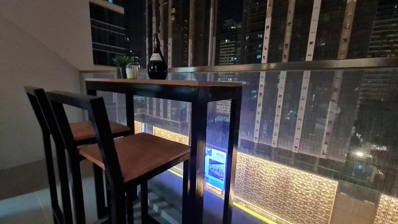 Luxe Bonifacio Global City Taguig Uptown Condo Hotel 1 Bedroom Suite ภายนอก รูปภาพ