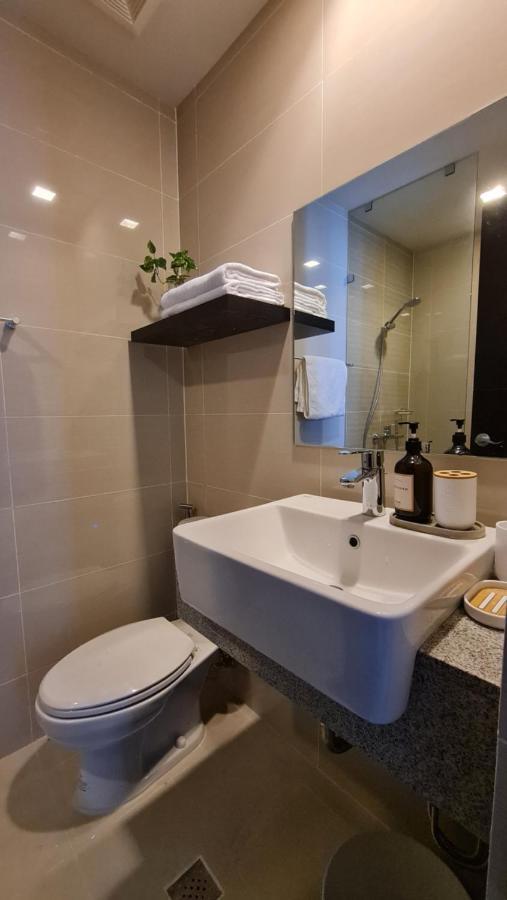 Luxe Bonifacio Global City Taguig Uptown Condo Hotel 1 Bedroom Suite ภายนอก รูปภาพ