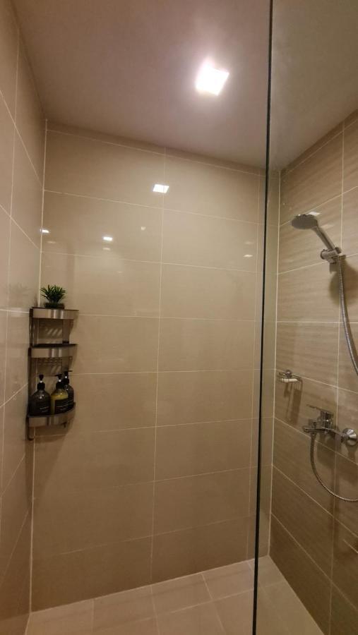 Luxe Bonifacio Global City Taguig Uptown Condo Hotel 1 Bedroom Suite ภายนอก รูปภาพ