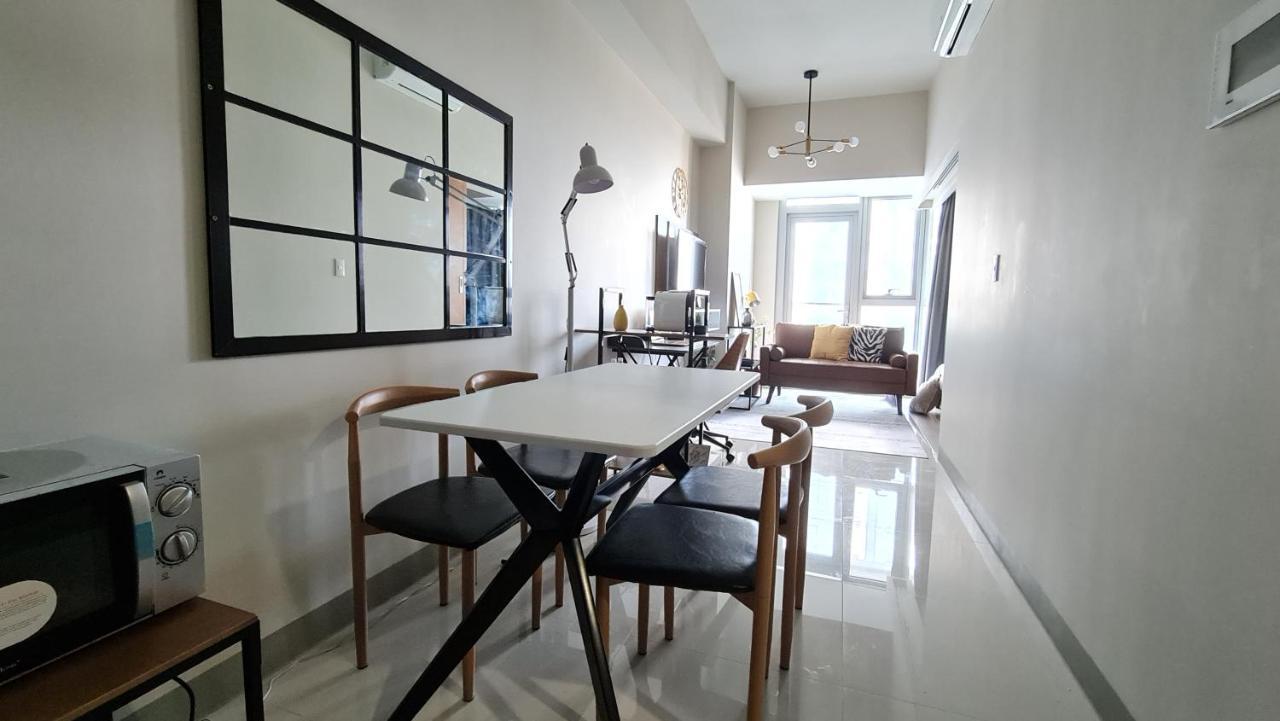 Luxe Bonifacio Global City Taguig Uptown Condo Hotel 1 Bedroom Suite ภายนอก รูปภาพ