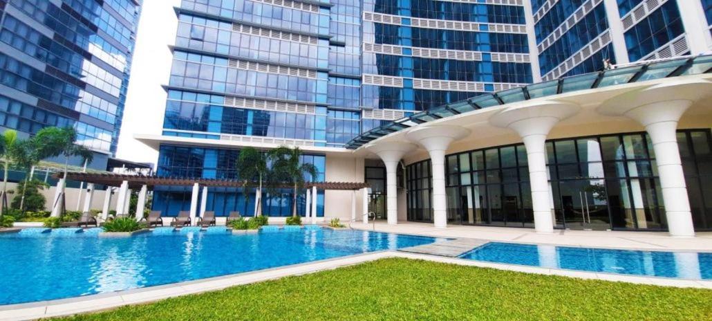 Luxe Bonifacio Global City Taguig Uptown Condo Hotel 1 Bedroom Suite ภายนอก รูปภาพ
