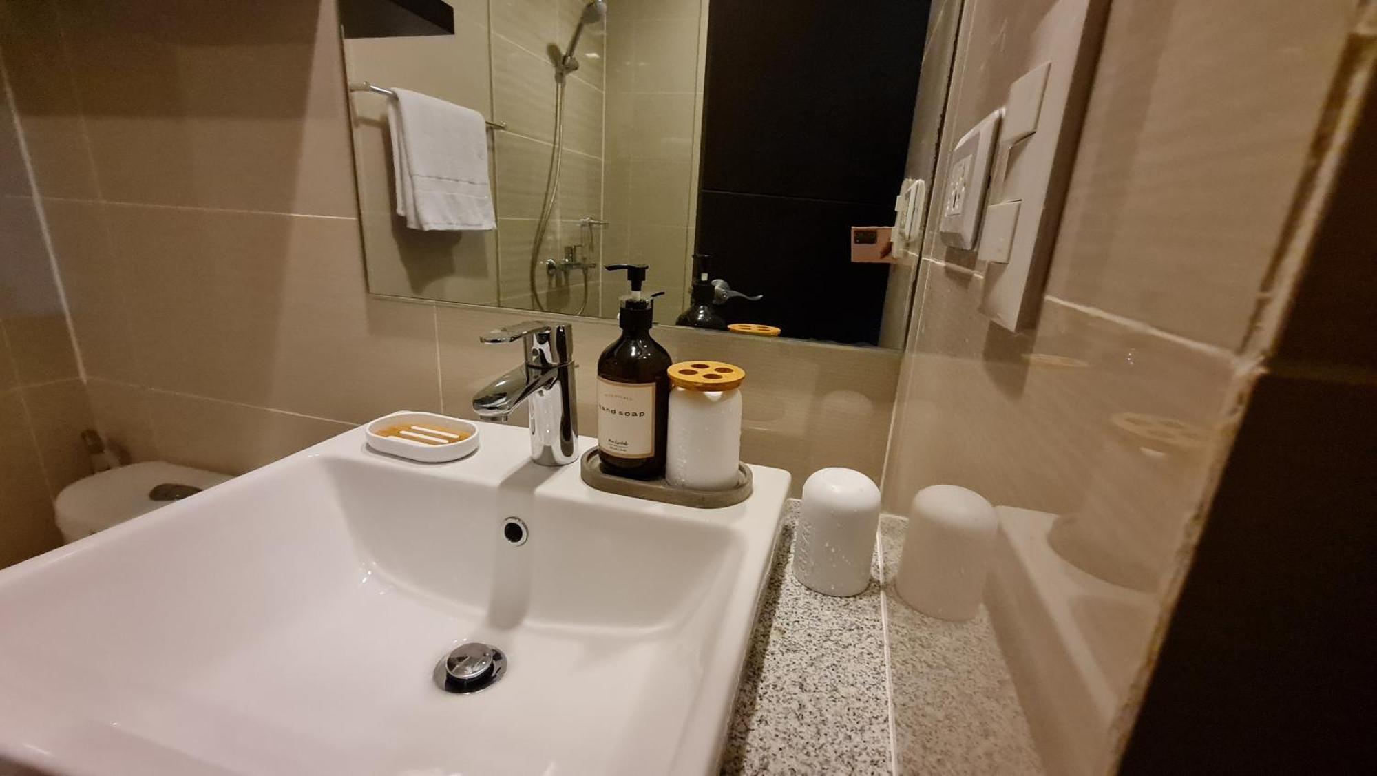 Luxe Bonifacio Global City Taguig Uptown Condo Hotel 1 Bedroom Suite ภายนอก รูปภาพ