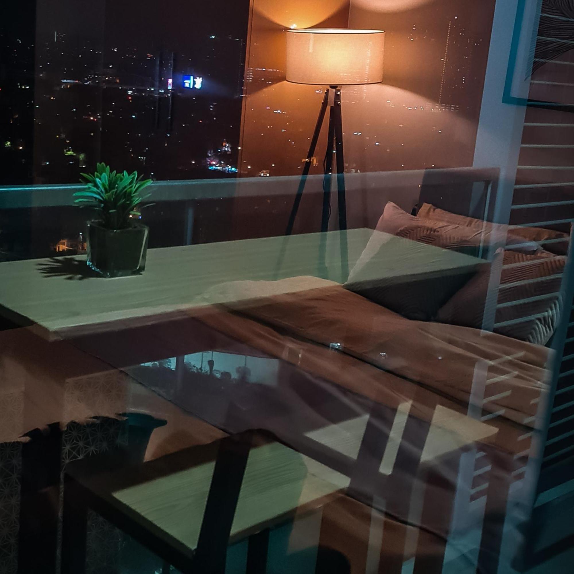 Luxe Bonifacio Global City Taguig Uptown Condo Hotel 1 Bedroom Suite ภายนอก รูปภาพ